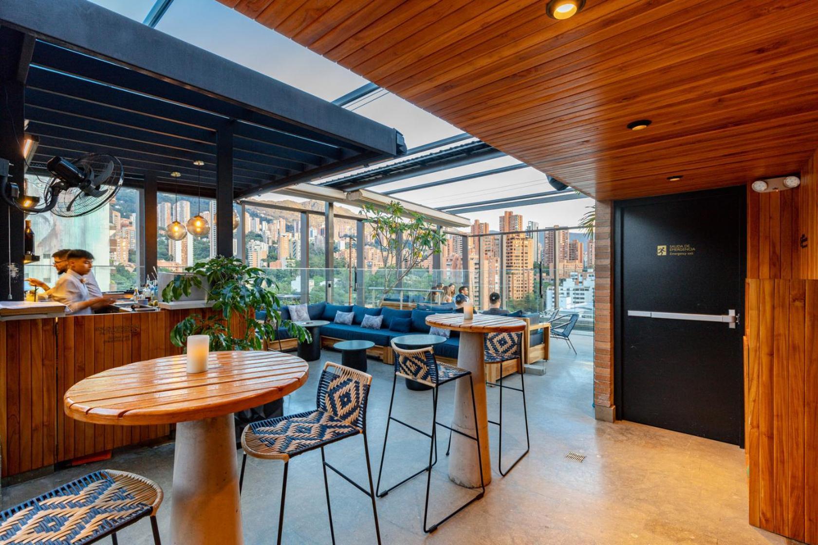 Hotel Marquee Medellin Luaran gambar The interior of the bar