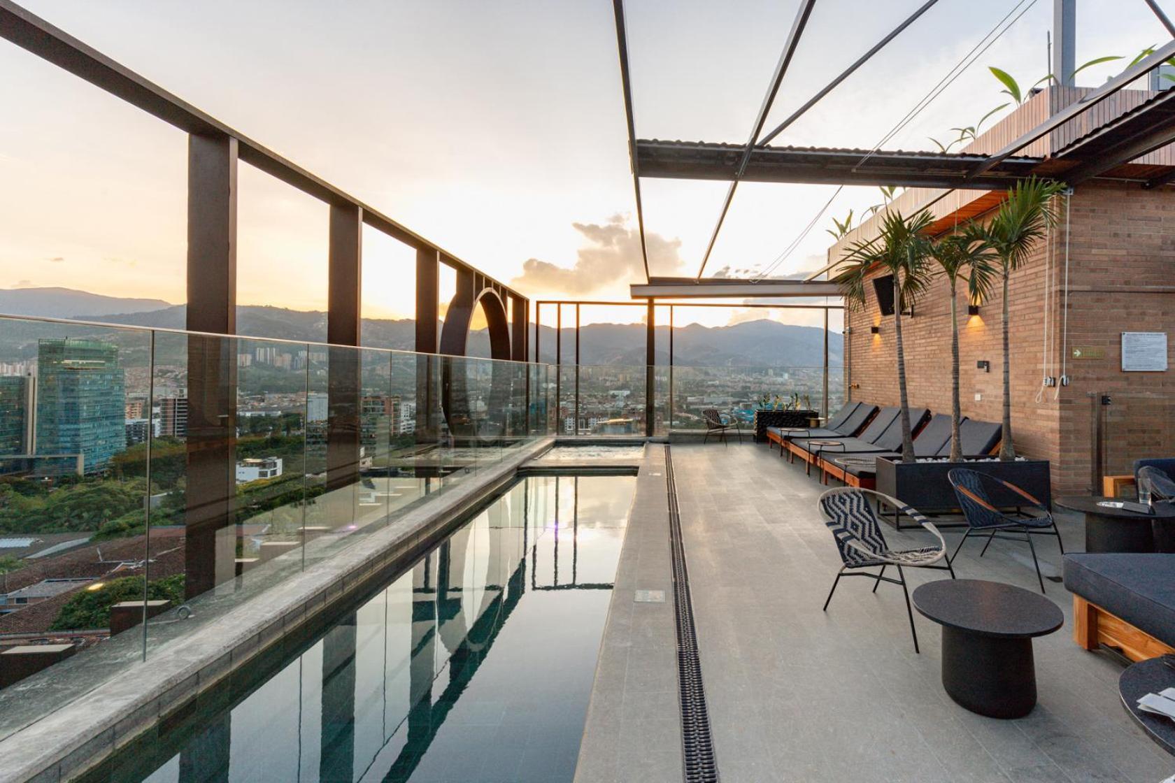 Hotel Marquee Medellin Luaran gambar Rooftop pool at the hotel